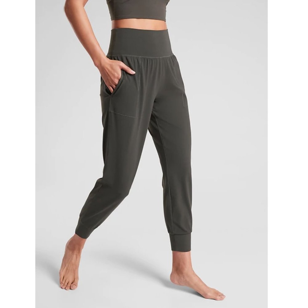 NWT Athleta Cruise Salutation Jogger Black Olive